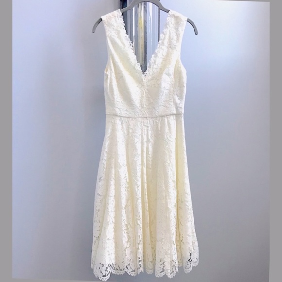 ✨NWT✨ Vera Wang Lace Dress (size 2) - Picture 2 of 8